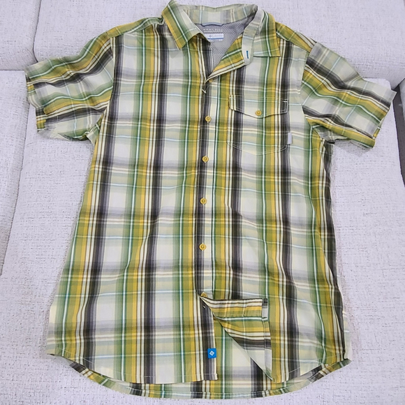 COLUMBIA Cotton Short Sleeve Vented Button Front Shirt Green Plaid outdoor Med - Picture 1 of 10